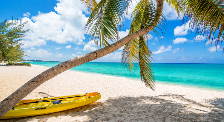 Cayman Islands Grand Cayman Seven Mile Beach Foto iStock Irene Corti